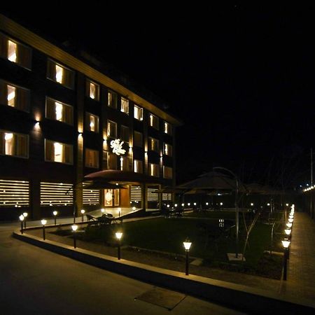 The Grand Kaisar Hotel Srinagar  Exterior photo